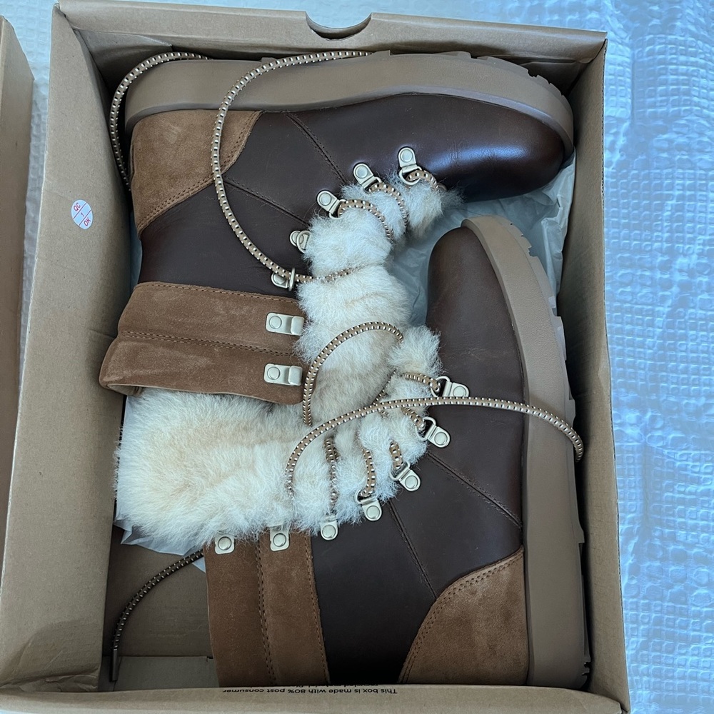 UGG Vicki waterproof boots - BRAND NEW sz 7